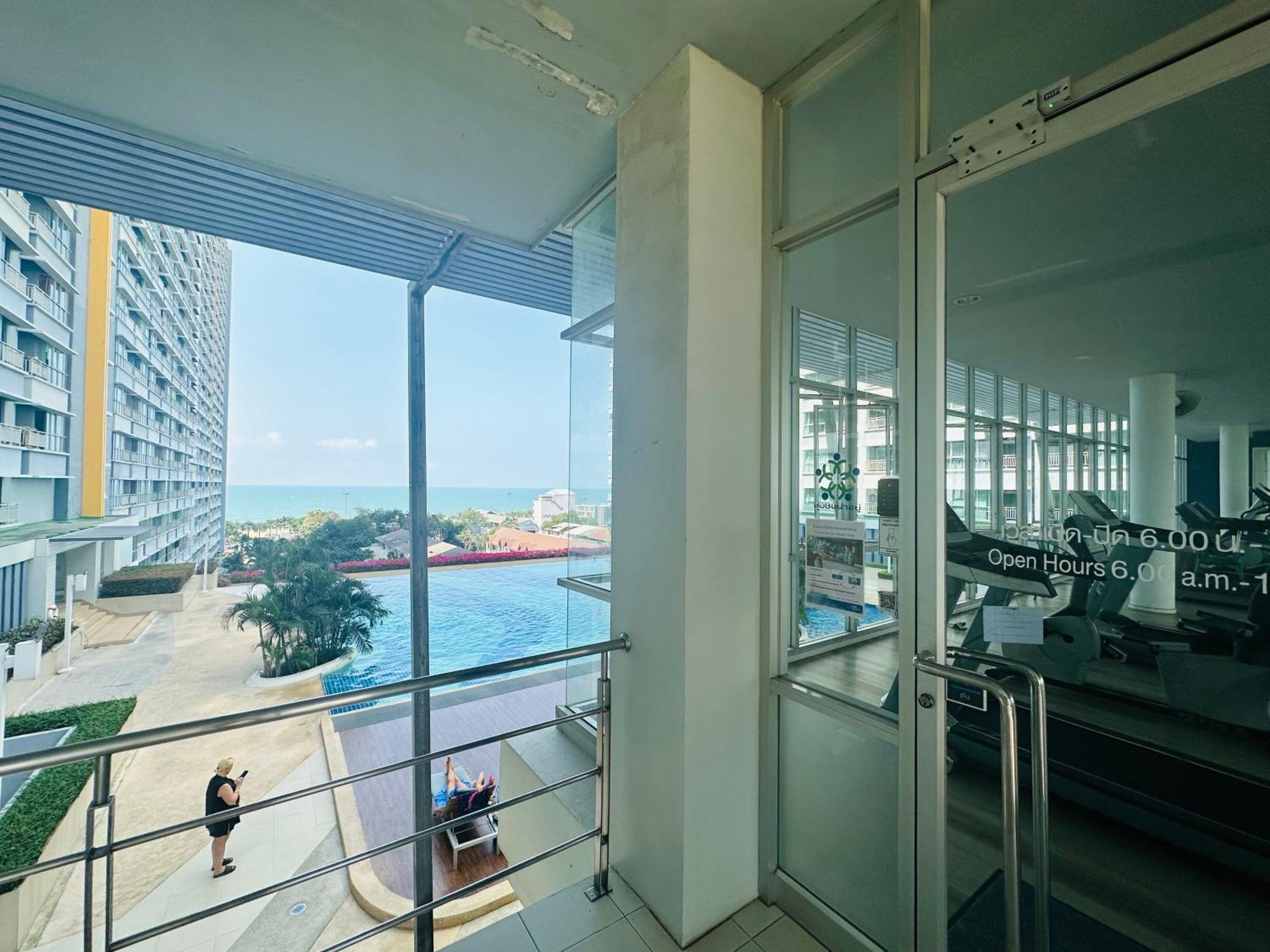 Seaview Beach Room Lumpini-Pool And Gym Face To Ocean Haat Jomtien Eksteriør bilde