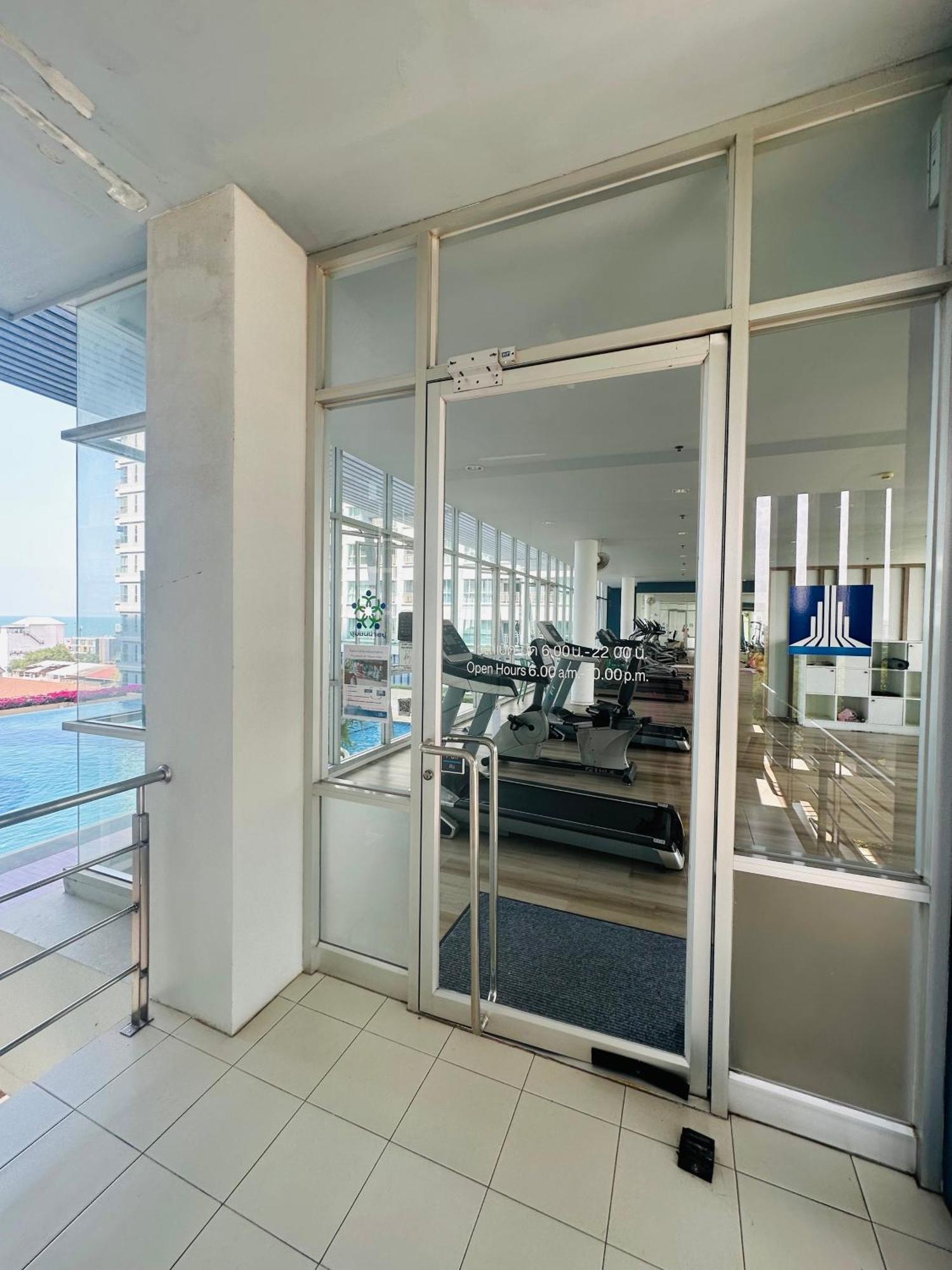 Seaview Beach Room Lumpini-Pool And Gym Face To Ocean Haat Jomtien Eksteriør bilde
