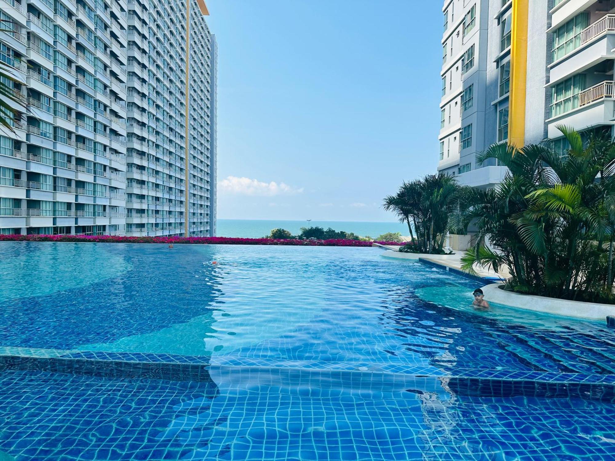 Seaview Beach Room Lumpini-Pool And Gym Face To Ocean Haat Jomtien Eksteriør bilde