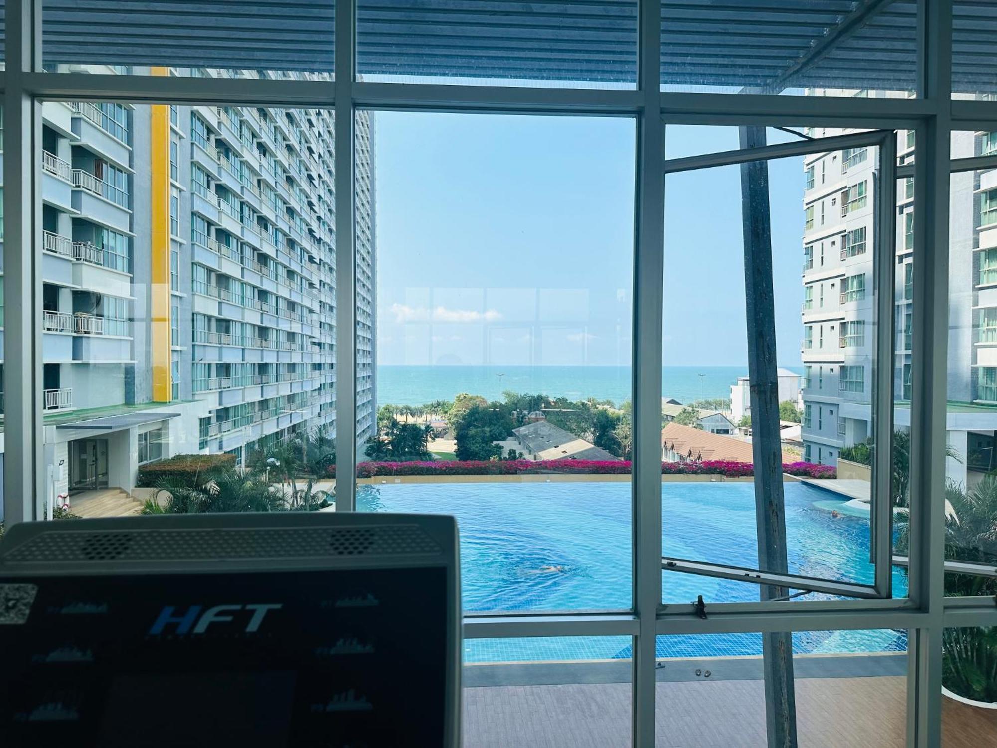 Seaview Beach Room Lumpini-Pool And Gym Face To Ocean Haat Jomtien Eksteriør bilde