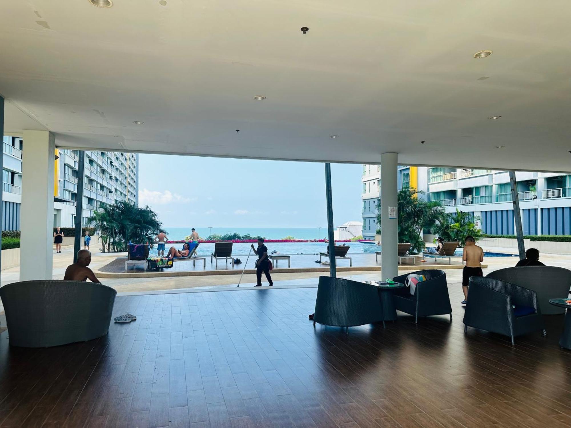 Seaview Beach Room Lumpini-Pool And Gym Face To Ocean Haat Jomtien Eksteriør bilde