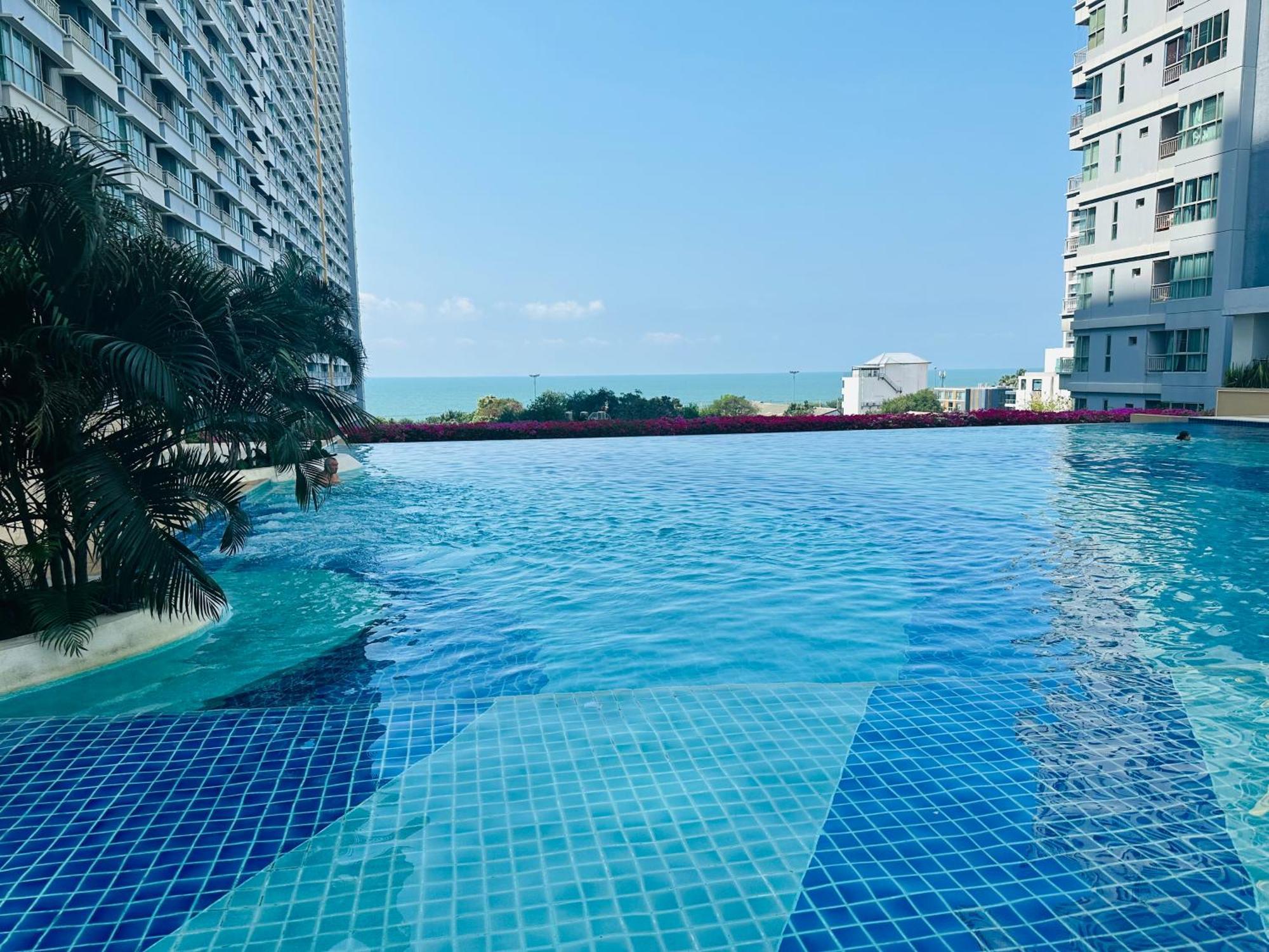 Seaview Beach Room Lumpini-Pool And Gym Face To Ocean Haat Jomtien Eksteriør bilde