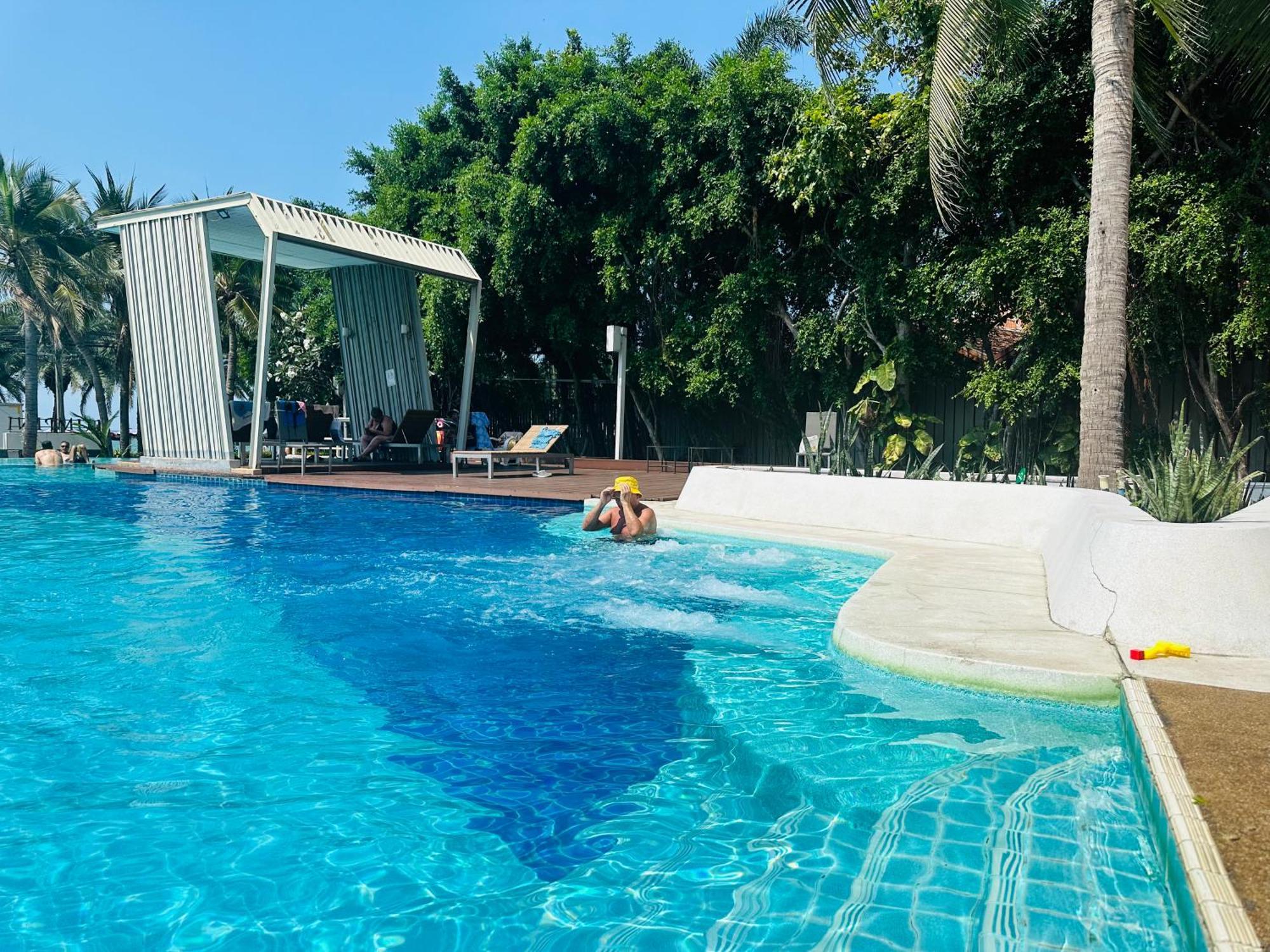 Seaview Beach Room Lumpini-Pool And Gym Face To Ocean Haat Jomtien Eksteriør bilde