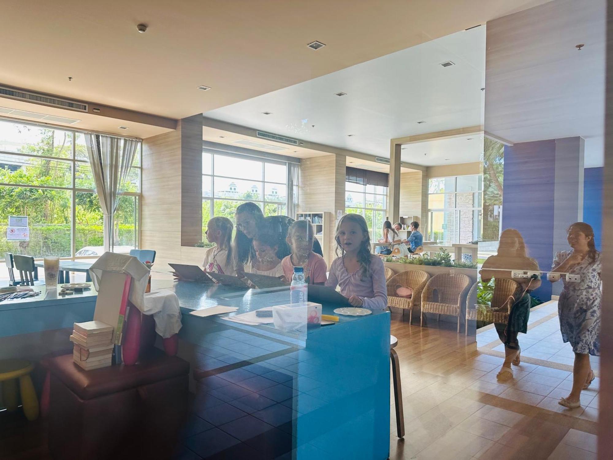 Seaview Beach Room Lumpini-Pool And Gym Face To Ocean Haat Jomtien Eksteriør bilde