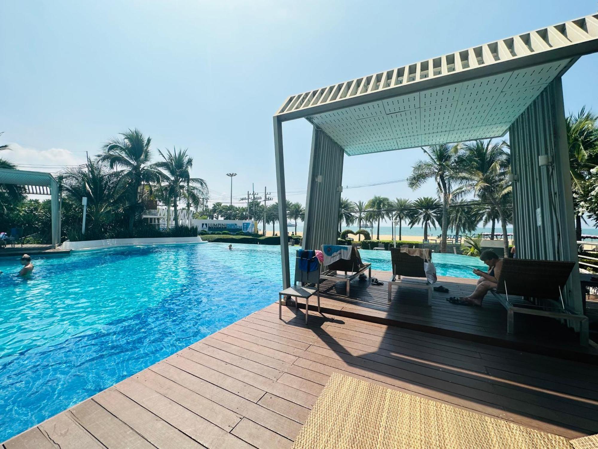 Seaview Beach Room Lumpini-Pool And Gym Face To Ocean Haat Jomtien Eksteriør bilde