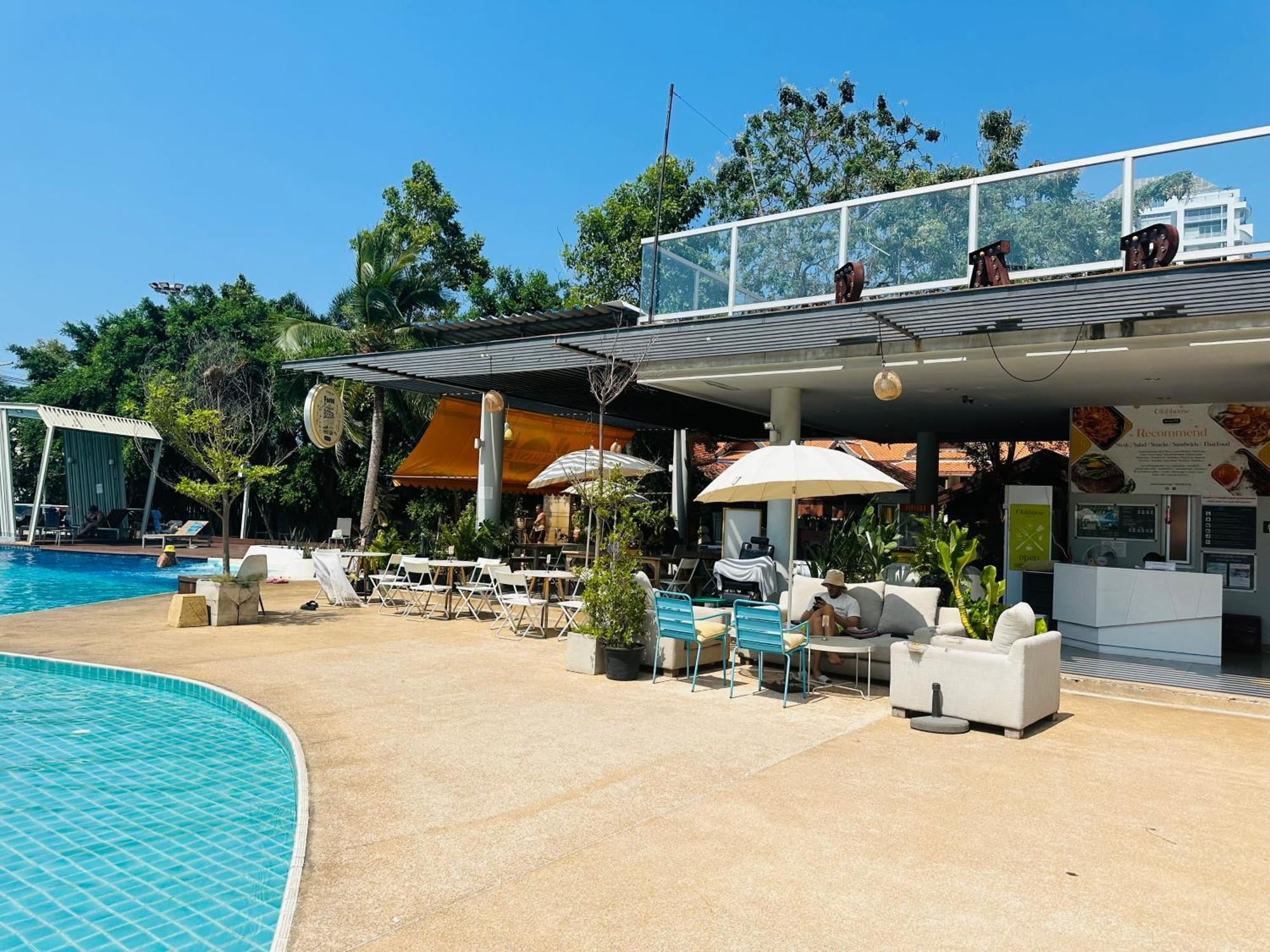 Seaview Beach Room Lumpini-Pool And Gym Face To Ocean Haat Jomtien Eksteriør bilde