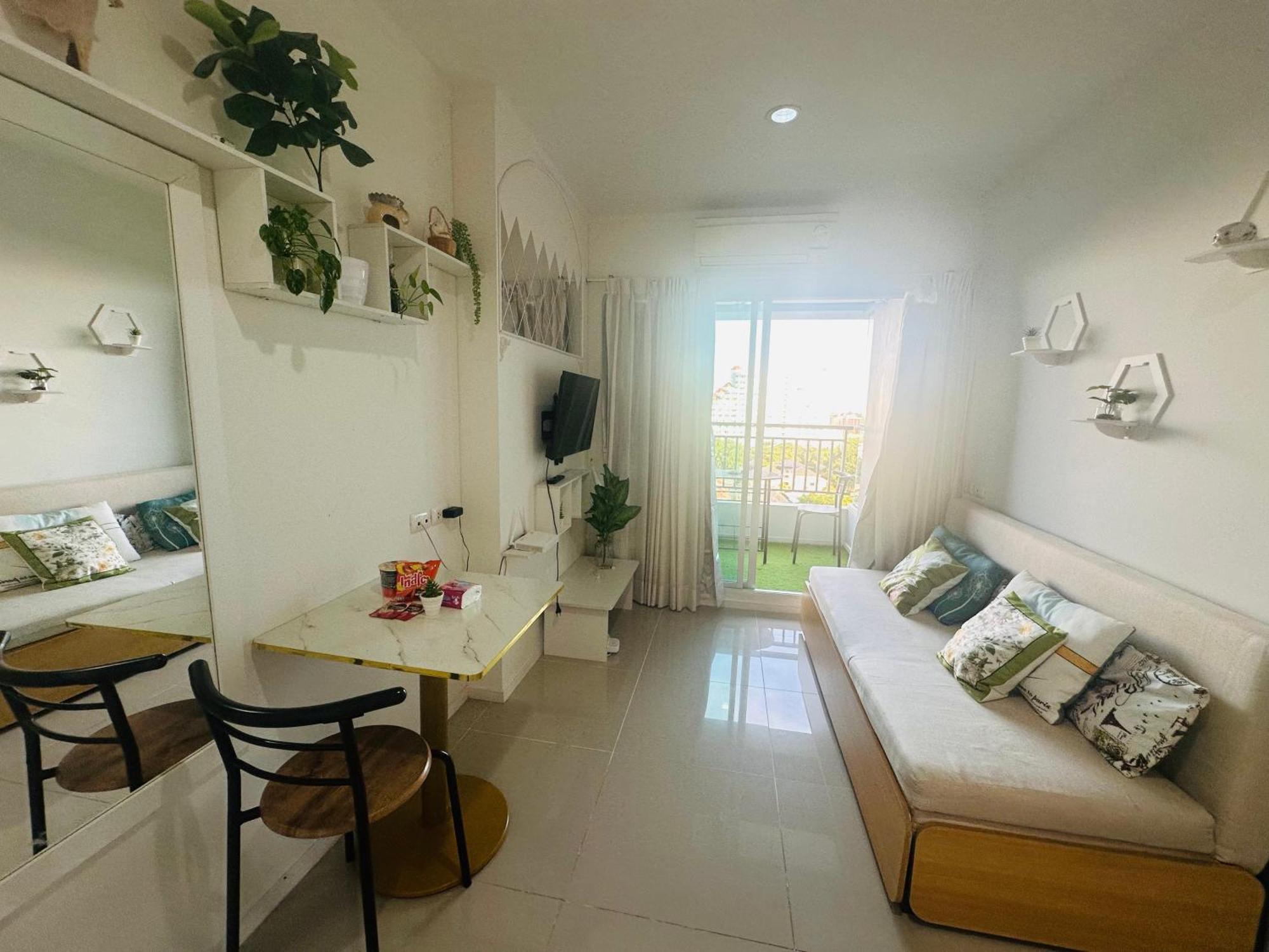 Seaview Beach Room Lumpini-Pool And Gym Face To Ocean Haat Jomtien Eksteriør bilde